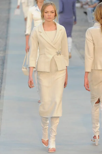 Look 9